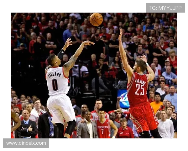 开拓者险胜雷霆鏖战四节杨瀚森作壁上观成赛场焦点全场走势跌宕起伏